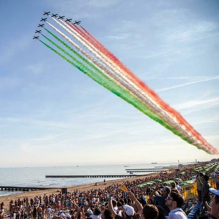 Dreifarbige Pfeile in Jesolo